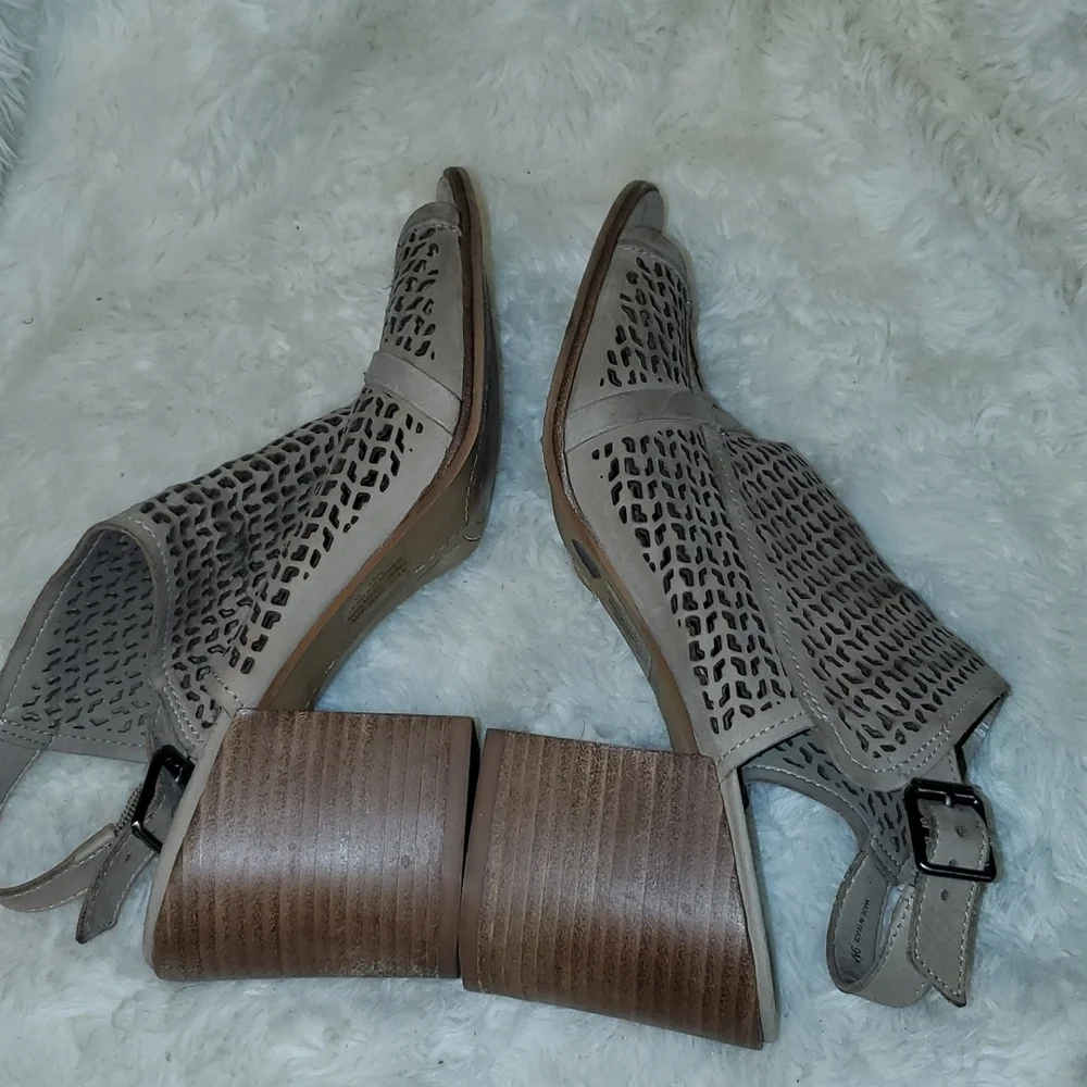 Vince camuto Lendia leather‎ booties #294